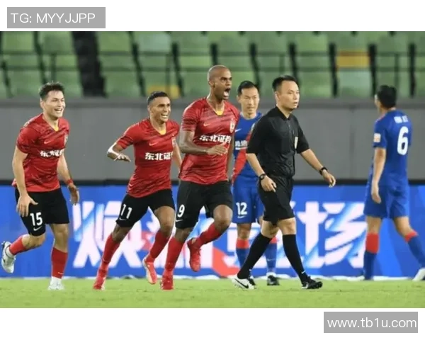 重庆足球队以53分领跑挑战赛积分榜展现强劲实力