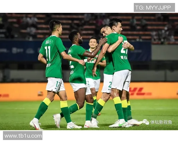 成都足球队强势领跑锦标赛积分榜总积分达75分展现冠军实力